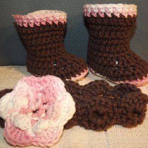Baby boots knitted with matching head band brown pink